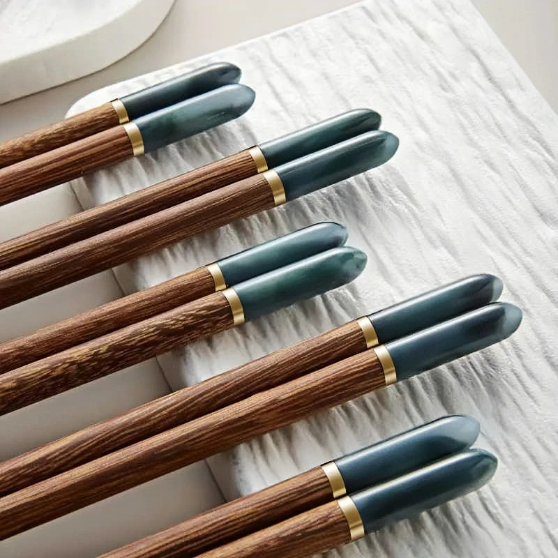 1/5 Pairs Chinese Chopsticks Wooden Sushi Sticks Japanese Chopstick Set Reusable Korean Food Chop Sticks Kitchen Wood Tableware