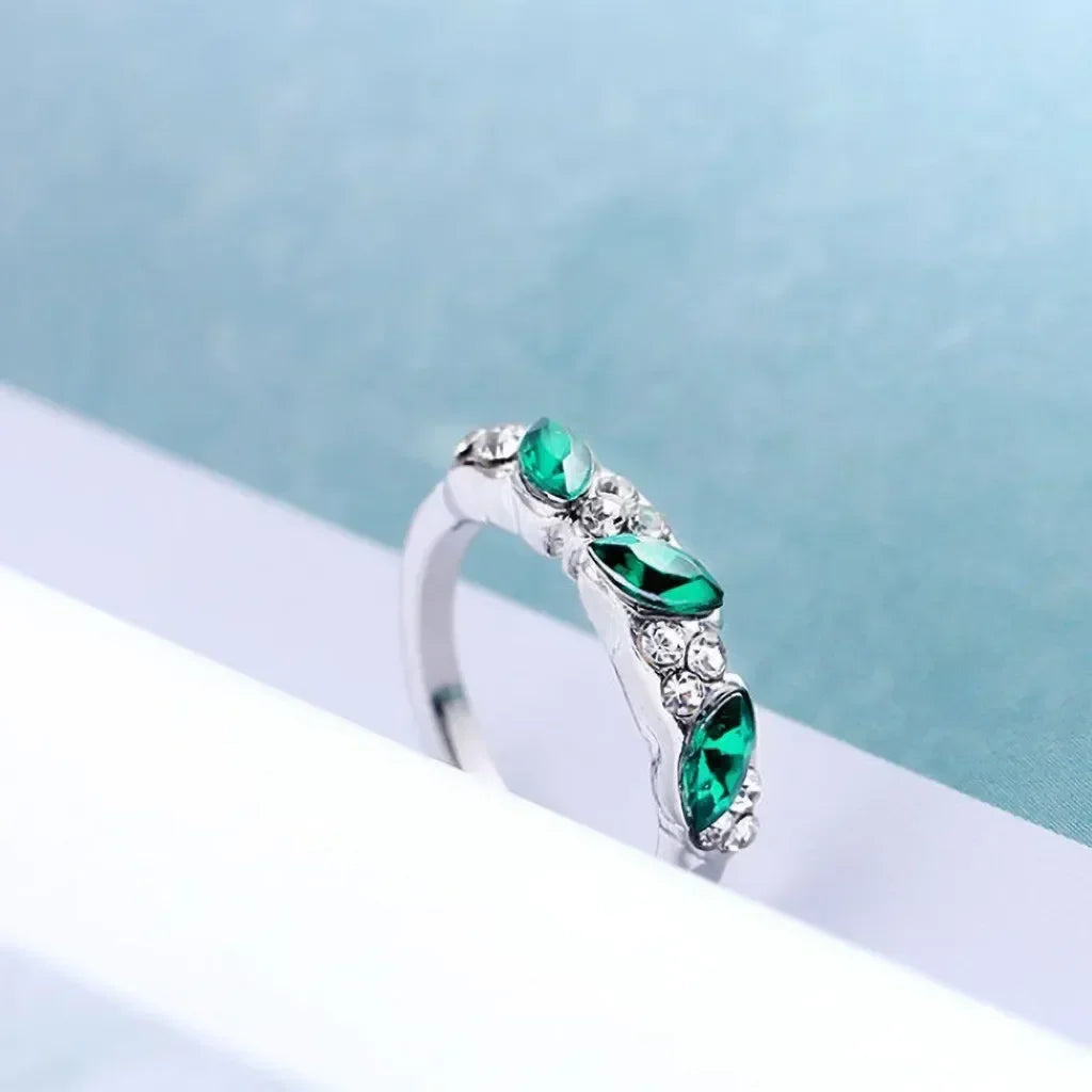 Retro Sense Ring Sweet Shiny Green Rhinestone Ring Index Finger Tail Ring Decoration Wedding Jewelry Birthday Gift for Women