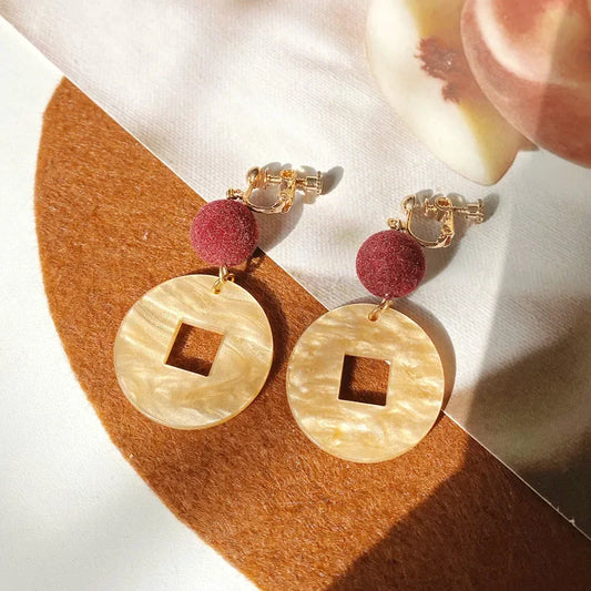 Korean Temperament Gold Color Butterfly Earrings Fashion Simple Hollow Out Geometric Clip on Earrings for Women Without Piercing