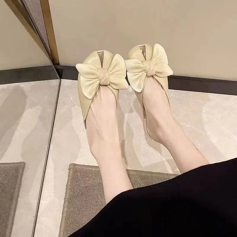 Comfortable Butterfly Knot Head Cover Sandals for Women Walking Date Wear Resistant Simple Stylish PVC Material Slippers