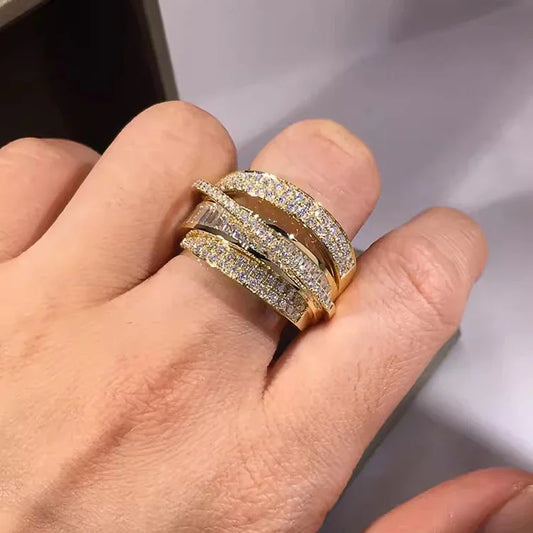 Huitan Luxury Women Rings Inlaid Shining Cubic Zirconia Wedding Party Trendy Jewelry Silver Color/Gold Color Finger Accessories