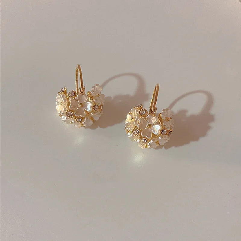 2022 Korean New Exquisite Sweet Shell Flower Ball Earrings Fashion Temperament Versatile Earrings Female Jewelry Party Gifts