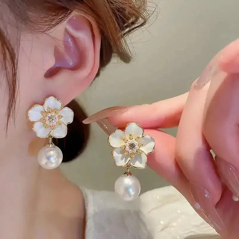 925 Silver Needle Korean Fashion Crystal Flower Earrings For Women Jewelry 2026 Trending  Women's French Pearl Earrings z40