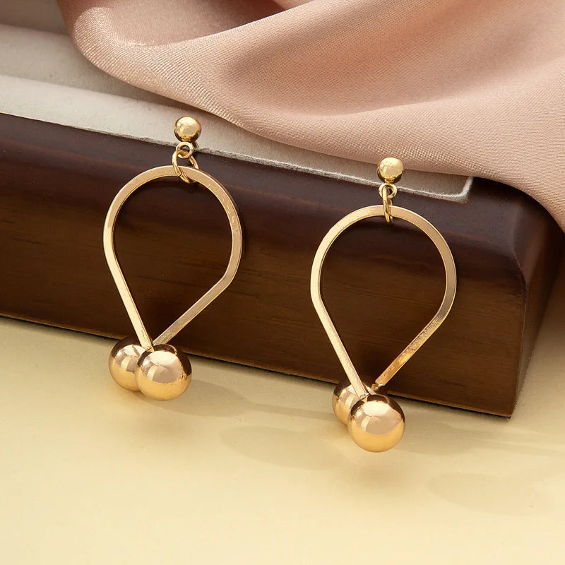 Korean Temperament Gold Color Butterfly Earrings Fashion Simple Hollow Out Geometric Clip on Earrings for Women Without Piercing