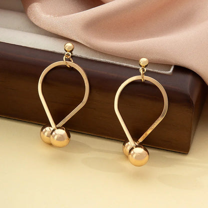 Korean Temperament Gold Color Butterfly Earrings Fashion Simple Hollow Out Geometric Clip on Earrings for Women Without Piercing