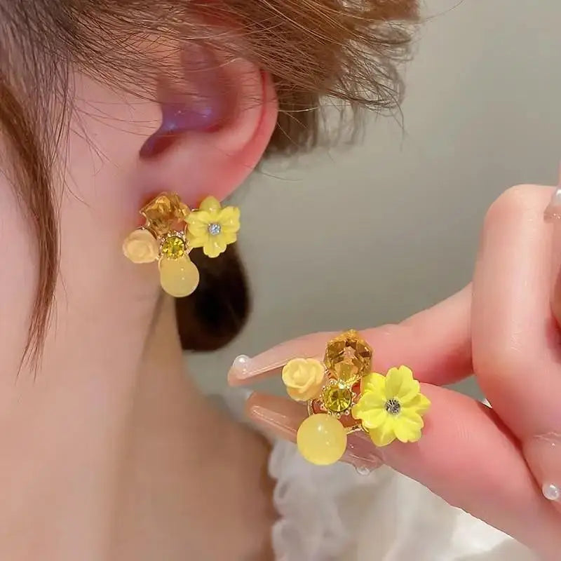 925 Silver Needle Korean Fashion Bowknot Tulip Earrings For Women Jewelry 2026 Trending New Women's White Flower Earrings Brinco