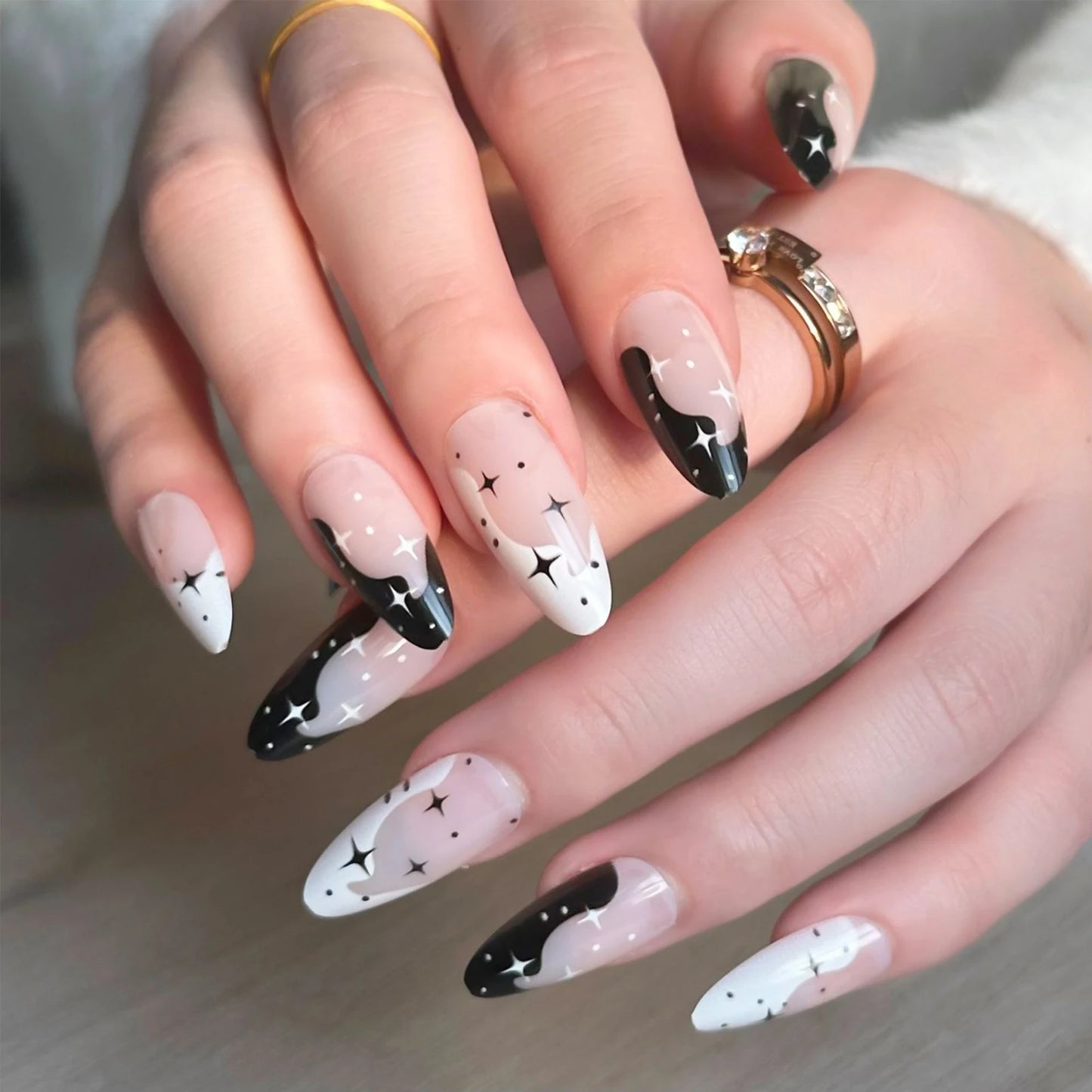 Y2K Star Press on Nails Gradient Black Fake Nails Medium Length Square False Nails Moon Designs for Women Girls Party Daily Use