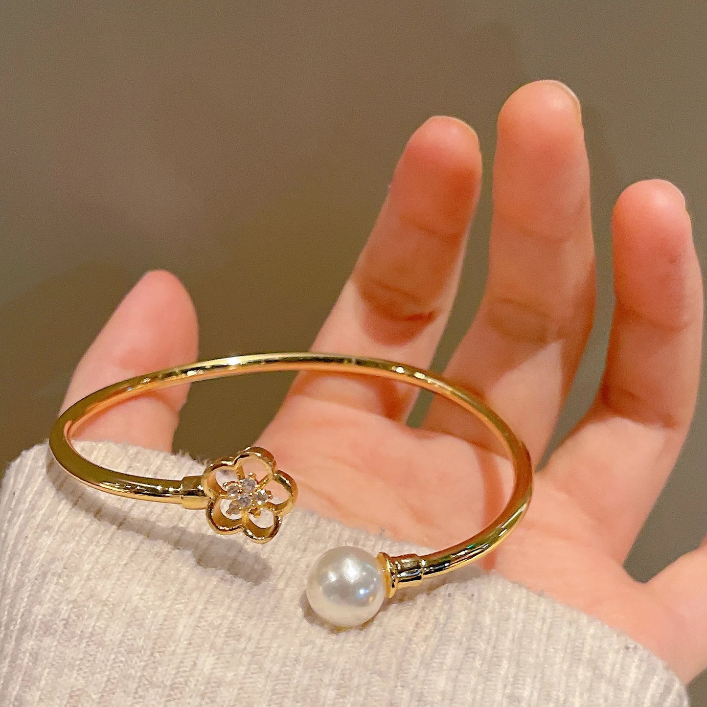 New Fashion Luxury Sweet Bow Zircon Silver Color Copper Open Bracelets for Women Shiny Full of Rhinestone Jewelry Party Gift