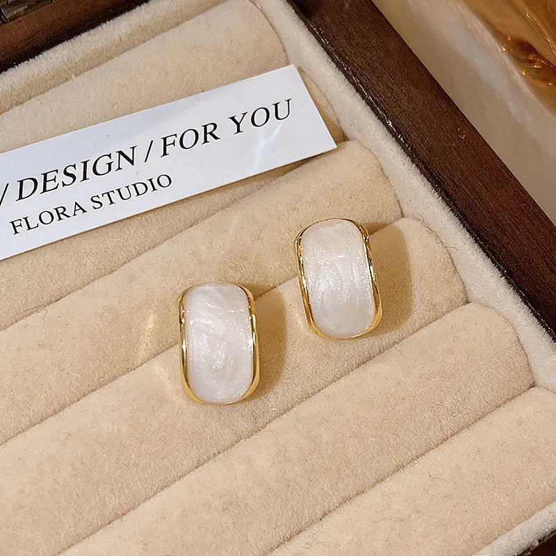 Retro Luxury Gold Color Geometry Trim Edge Imitation Pearl Piercing Stud Earrings for Women Bride Wedding Designer Jewelry Gifts