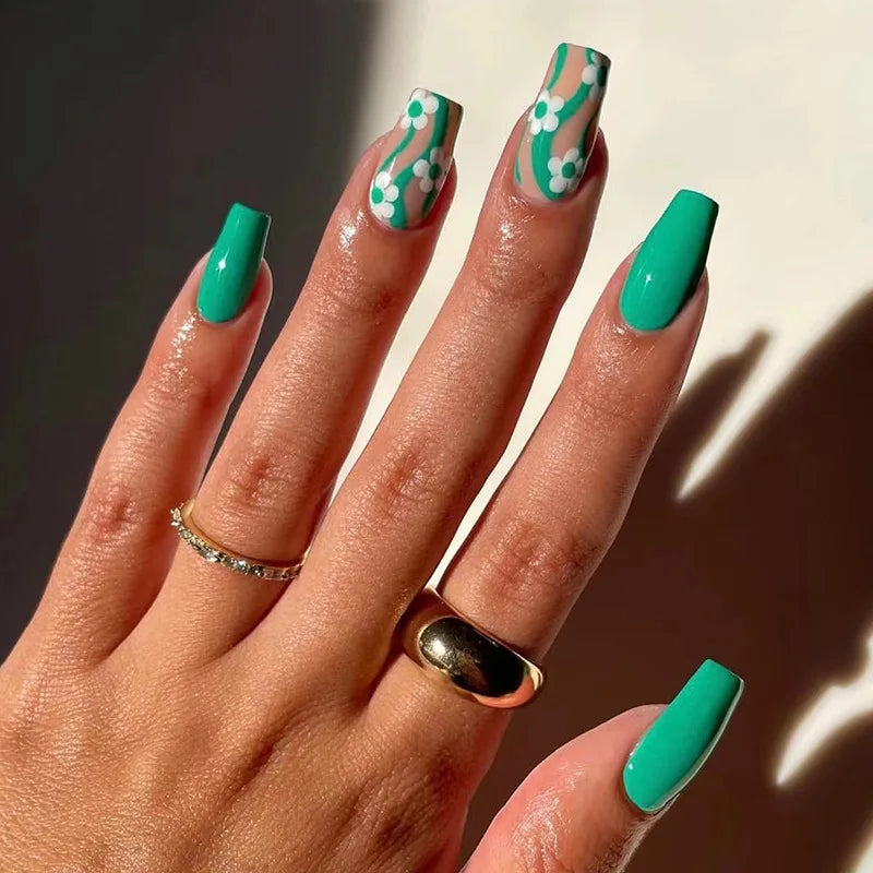 Luxury Designed Reusable Pink Nude False Nails Short Custom Acrylic Press On Nails Artificial Nails With Glue For Woman And Girl