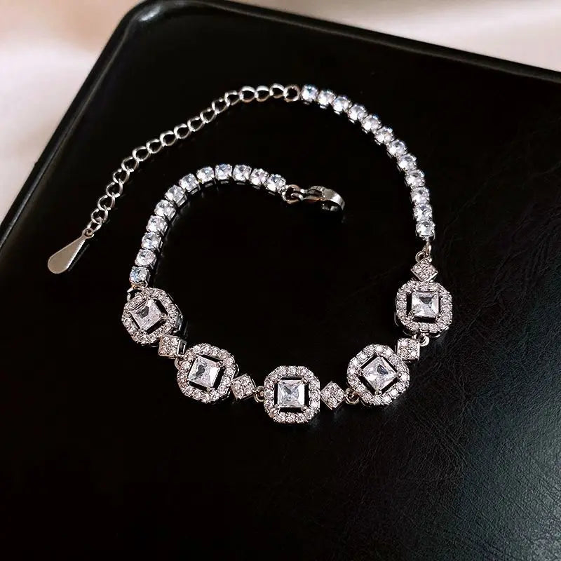 Rhinestone Round Clasp Bracelet for Women Personality Colorful Bracelets Temperament Light Luxury Posh Accessories Wholesale