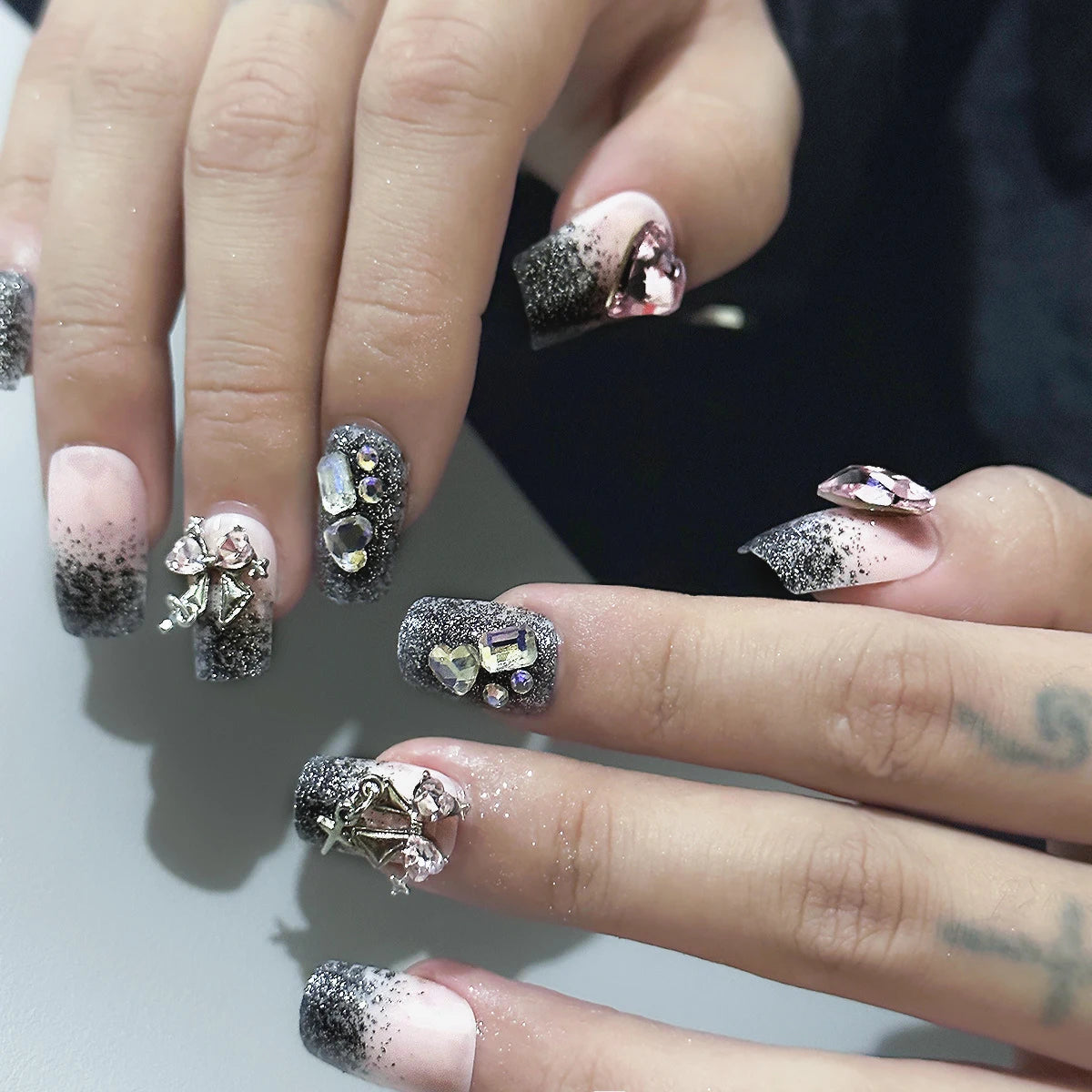 Y2K Star Press on Nails Gradient Black Fake Nails Medium Length Square False Nails Moon Designs for Women Girls Party Daily Use