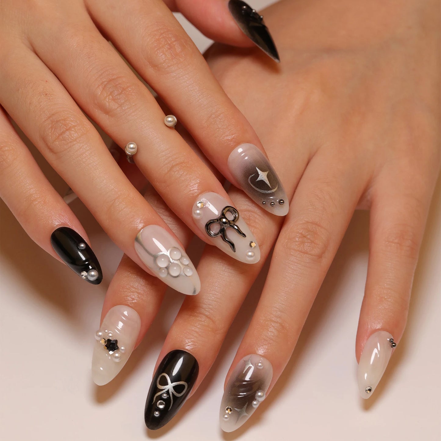 Y2K Star Press on Nails Gradient Black Fake Nails Medium Length Square False Nails Moon Designs for Women Girls Party Daily Use