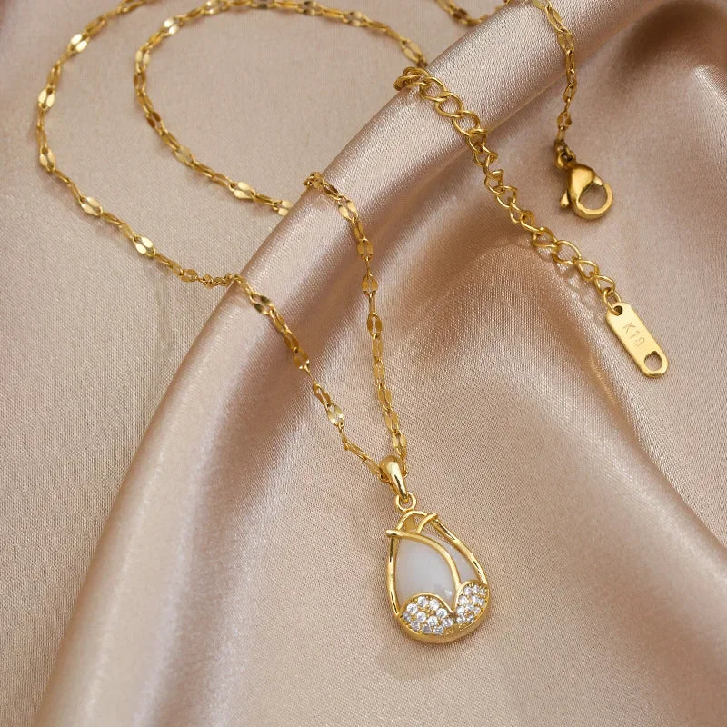 Korean Fashion Tulip Necklace with Rhinestone Golden Necklace Luxury Classic Party Clavicle Chain Necklaces for Women Jewelry