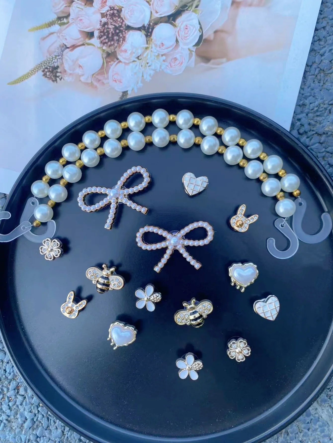 16 pieces of golden fashion (ABS pearl chains, bows, bees, rabbit heads) ABS resin shoe buckles, DIY decorations, suitable for w