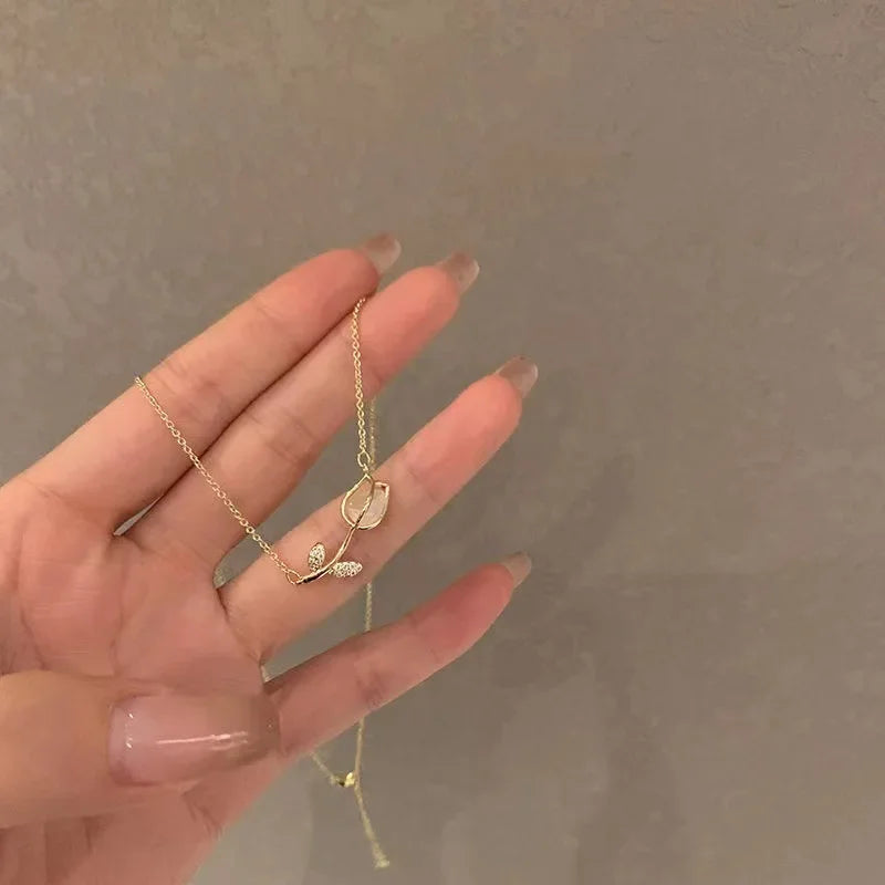 New Simple Hollow Love Heart Pendant Necklace for Women Fashion Creative Geometric Clavicle Chain Necklaces Party Jewelry Gift