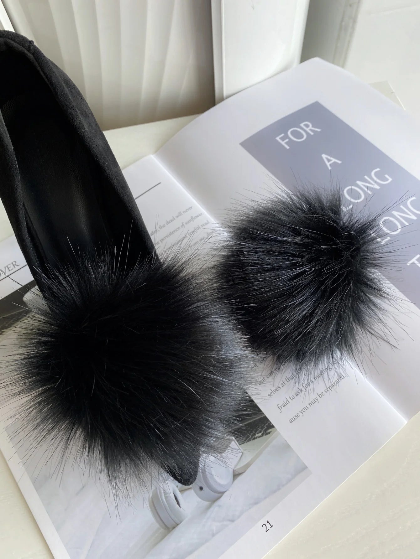 1pair New Bridal Shoes With  Detachable Fluffy Pom Pom & Buckle, Daily Versatile Flattering Fashion Shoes Clip