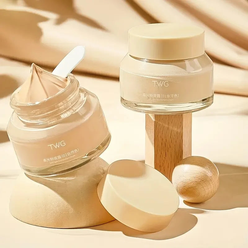 Beauty Makeup Light Foundation Cream Base Makeup Conceals Blemishes Without Makeup Removal, Brightens Skin BB Cream  Foundation