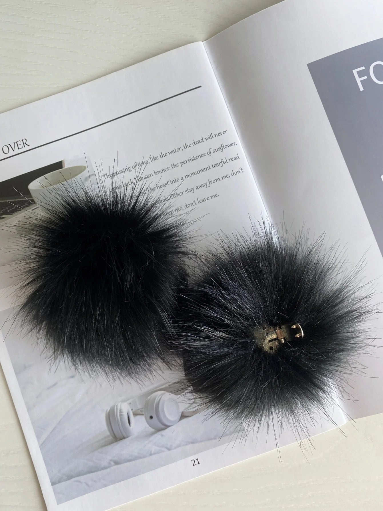 1pair New Bridal Shoes With  Detachable Fluffy Pom Pom & Buckle, Daily Versatile Flattering Fashion Shoes Clip