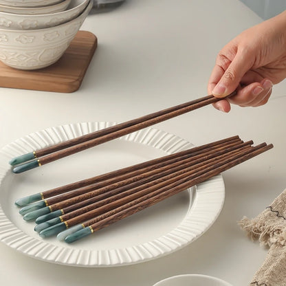 1/5 Pairs Chinese Chopsticks Wooden Sushi Sticks Japanese Chopstick Set Reusable Korean Food Chop Sticks Kitchen Wood Tableware