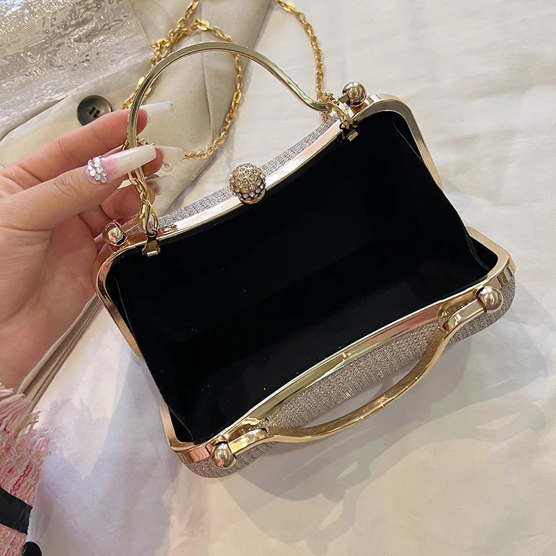 Evening party bags: This year, there is a trend for sophisticated and feminine women's bags. There are simple buttoned small bag