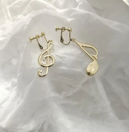 Korean Temperament Gold Color Butterfly Earrings Fashion Simple Hollow Out Geometric Clip on Earrings for Women Without Piercing