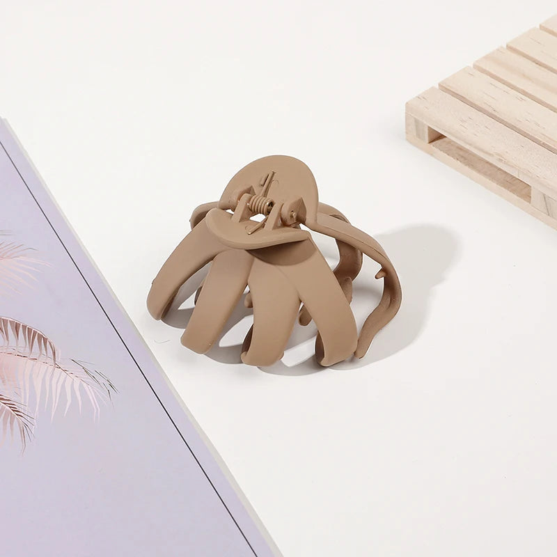 1Pc High Ponytails Ball Bun Fluffy Hair Claw 7cm Irregular Flower bud Hair Clips Fixed Hair Accessories For Women Styling Braids