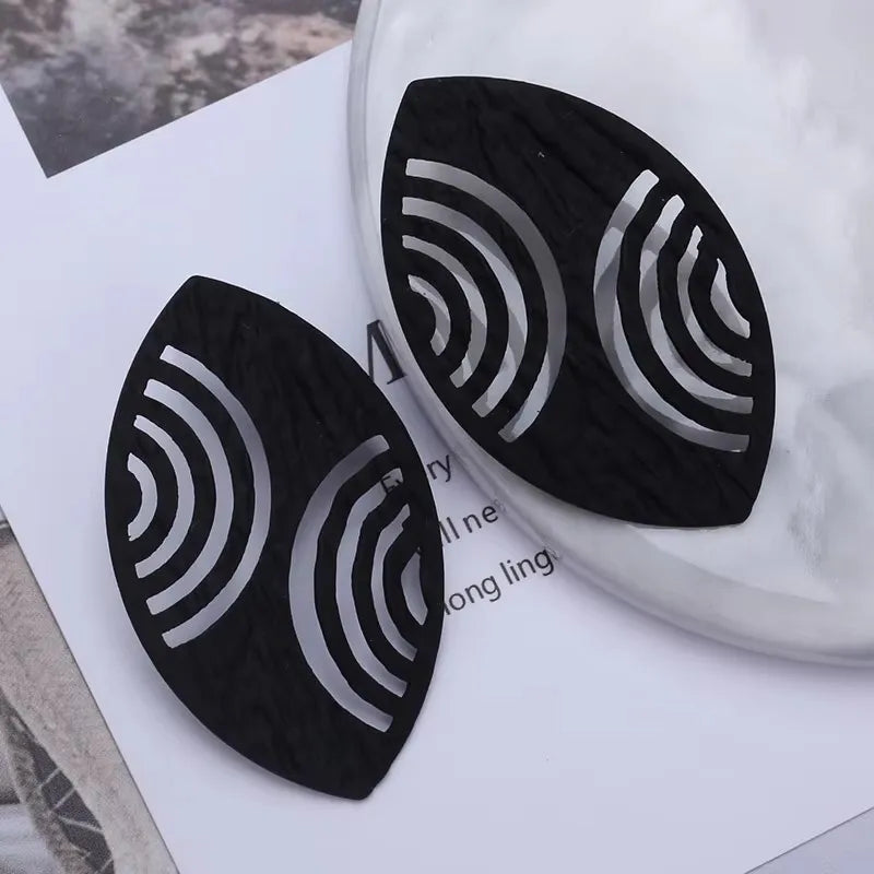 New Asymmetric Women's Black Hanging Earrings Hollow Crystal Drop Earrings Rock Geometric Statement Dangle Earrings aretes
