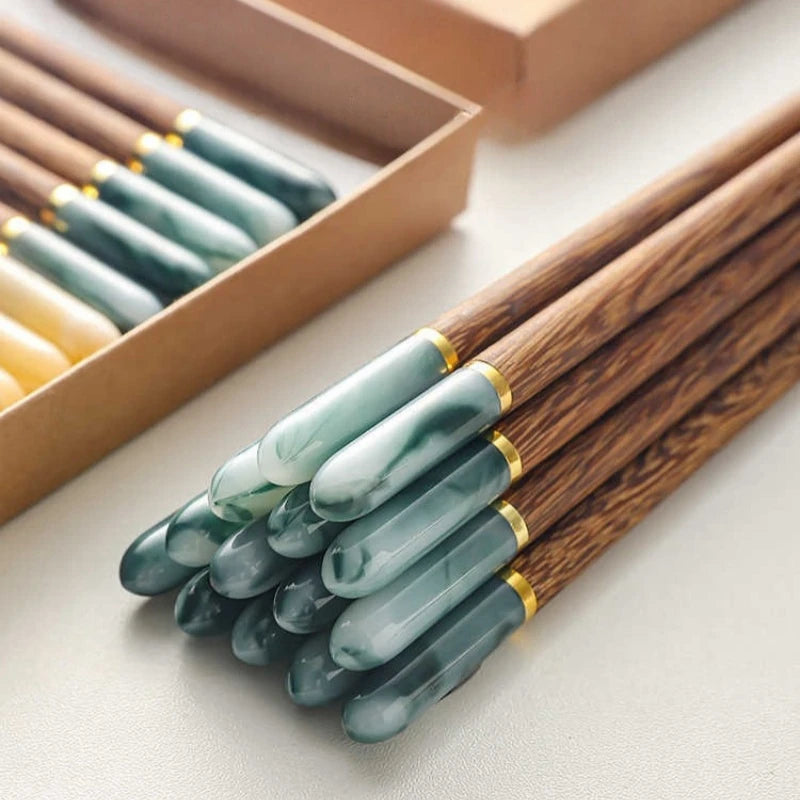1/5 Pairs Chinese Chopsticks Wooden Sushi Sticks Japanese Chopstick Set Reusable Korean Food Chop Sticks Kitchen Wood Tableware