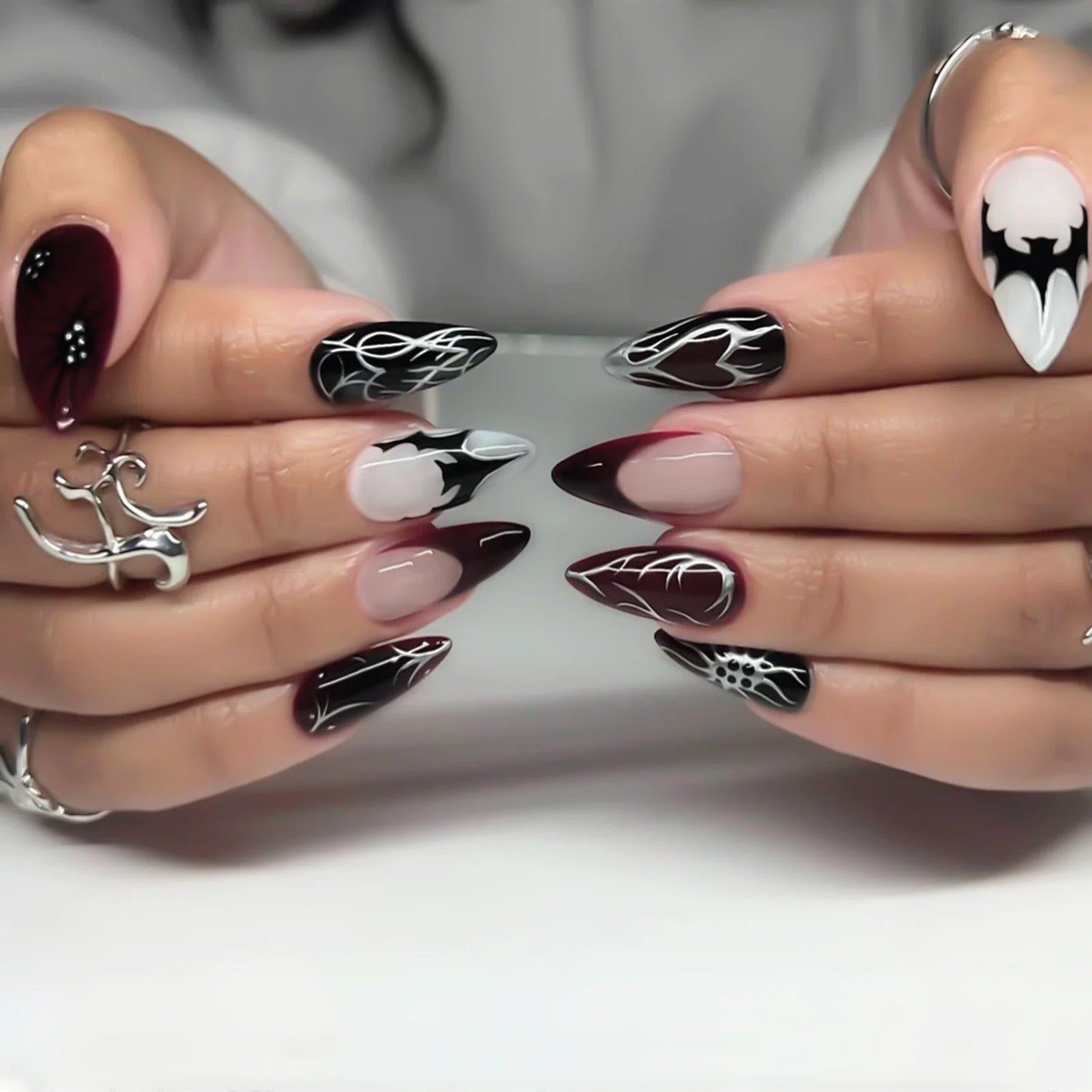 Y2K Star Press on Nails Gradient Black Fake Nails Medium Length Square False Nails Moon Designs for Women Girls Party Daily Use