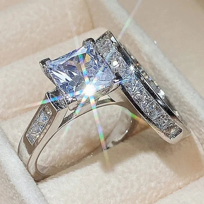 New fashionable two-piece ring set with slightly set zircon for women