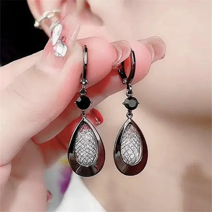 French Elegance Personality Flower Circle Exquisite Earrings for Women Light Luxury Inlay Drill Earrings Party Jewelry Accessory