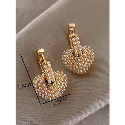 Unique style pearl heart-shaped hoop earrings are simple, elegant and luxurious accessories for women's new trend jewelry