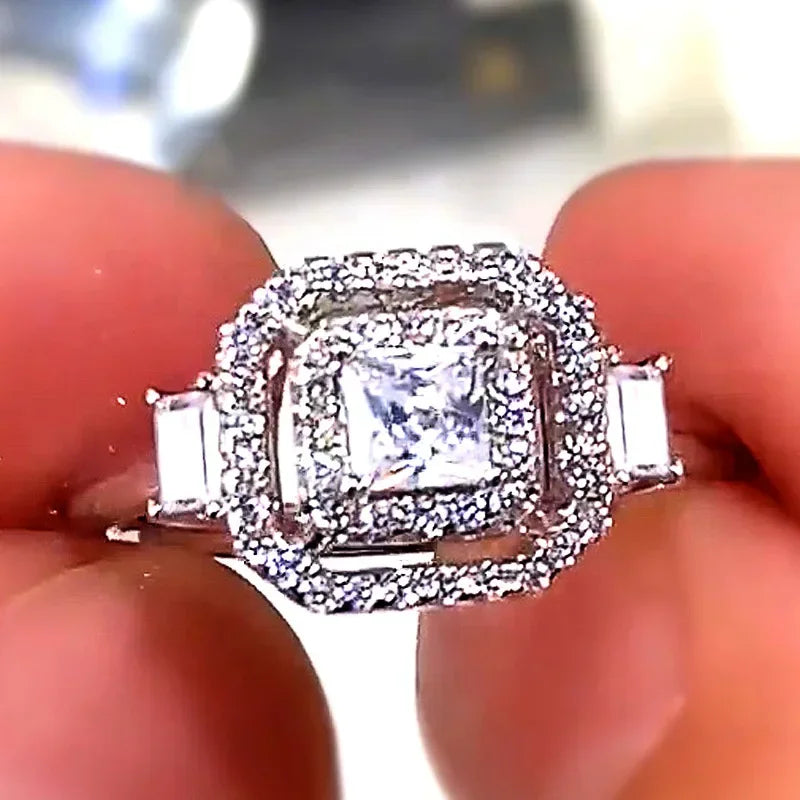 New Fashion Square Flashing Ring with Geometric Luxury Inlaid AAA Cubic Zirconia  Wedding Accessories Women's Jewelry
