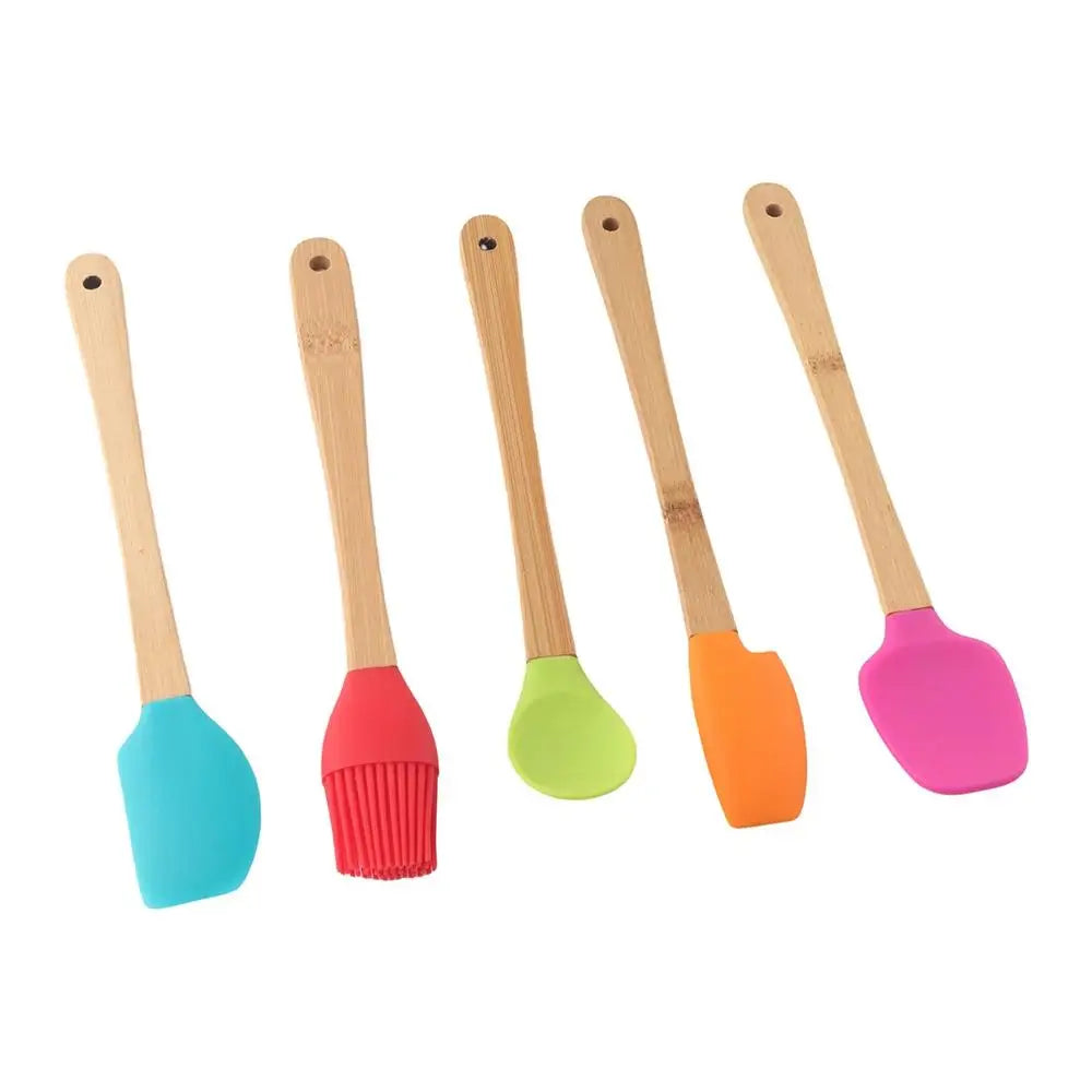 Pastry Heat Resistant Non-stick Silicone Kicthen Utensils Wooden Handle Brush Cake Scraper Baking Tools Spatula