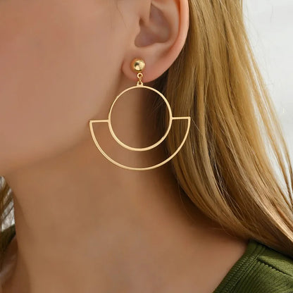 Korean Temperament Gold Color Butterfly Earrings Fashion Simple Hollow Out Geometric Clip on Earrings for Women Without Piercing