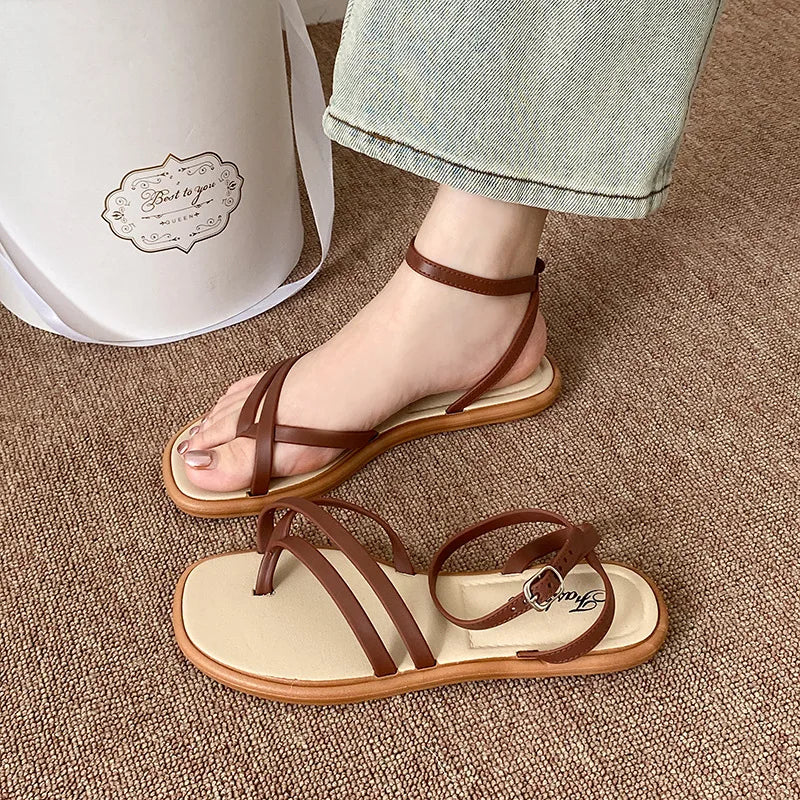 Roman Style Crossbody Slip-On Sandals Women's Summer Outdoor Flat Bottom Toe-Post Sandals Fashionable PVC Material