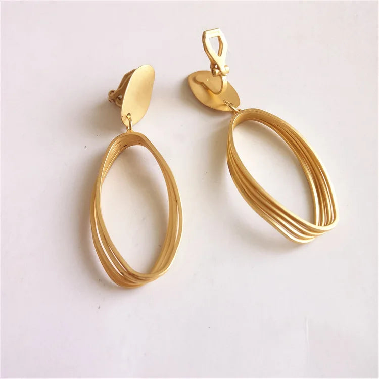 Korean Temperament Gold Color Butterfly Earrings Fashion Simple Hollow Out Geometric Clip on Earrings for Women Without Piercing