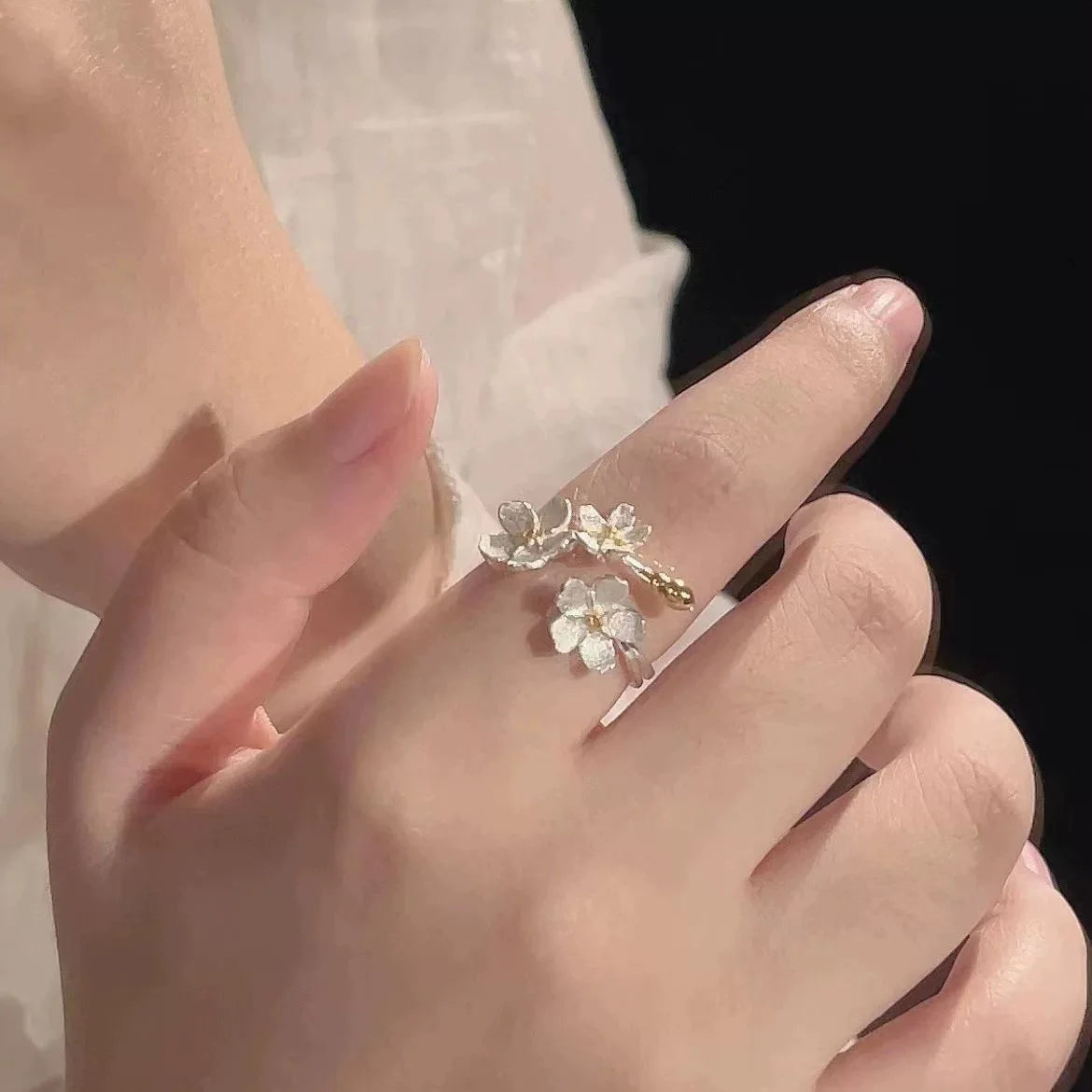 Unique Delicate Flower Opening Adjustable Rings for Women Silver Color Minimalist Finger Ring Engagement Jewelry Female Gift