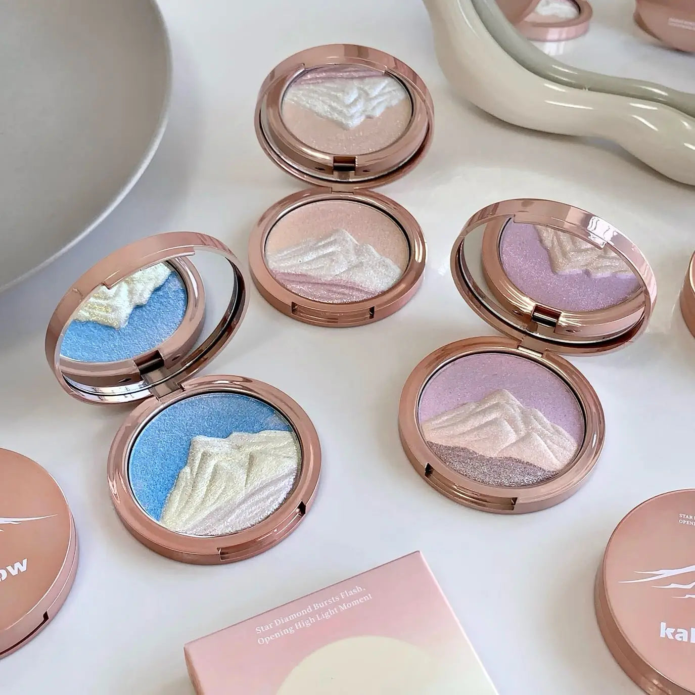 Kakashow 3 colors Sparkling highlighter Pearlescent Smooth Delicate High-Gloss Pressed Powder for Facial Brightening