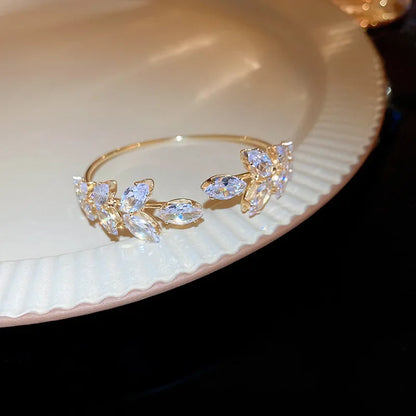 Exquisite Simple Leaf Open Bracelets Elegant Fashion Butterfly Sweet Bracelet Women Light Luxury Sparkle Jewelry