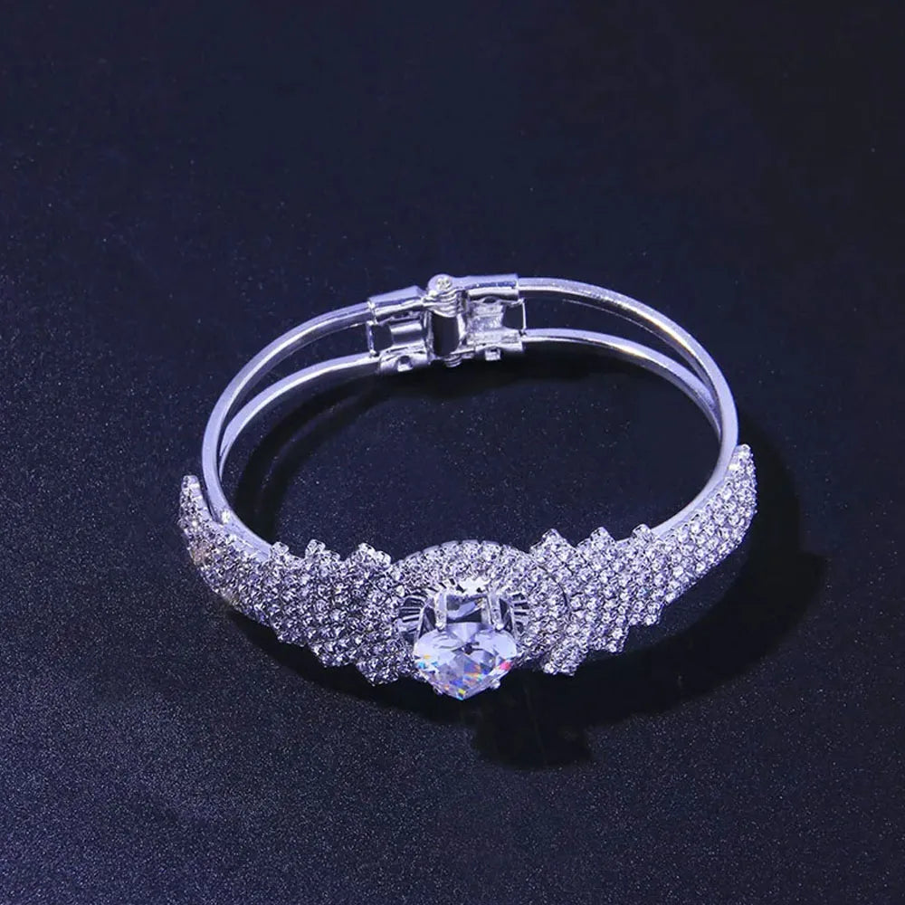 Fashion Rhinestone Open Heart Bangle Bracelets for Women Bling Crystal Bridal Cuff Bangles Wedding Birthday Jewelry Accessories