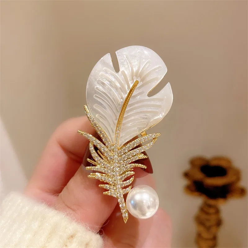 Luxury Rhinestones Flowers Imitation Pearl Brooches for Women Suit Coat Brooch Pins Corsage Elegant Jewelry Gift Accessories