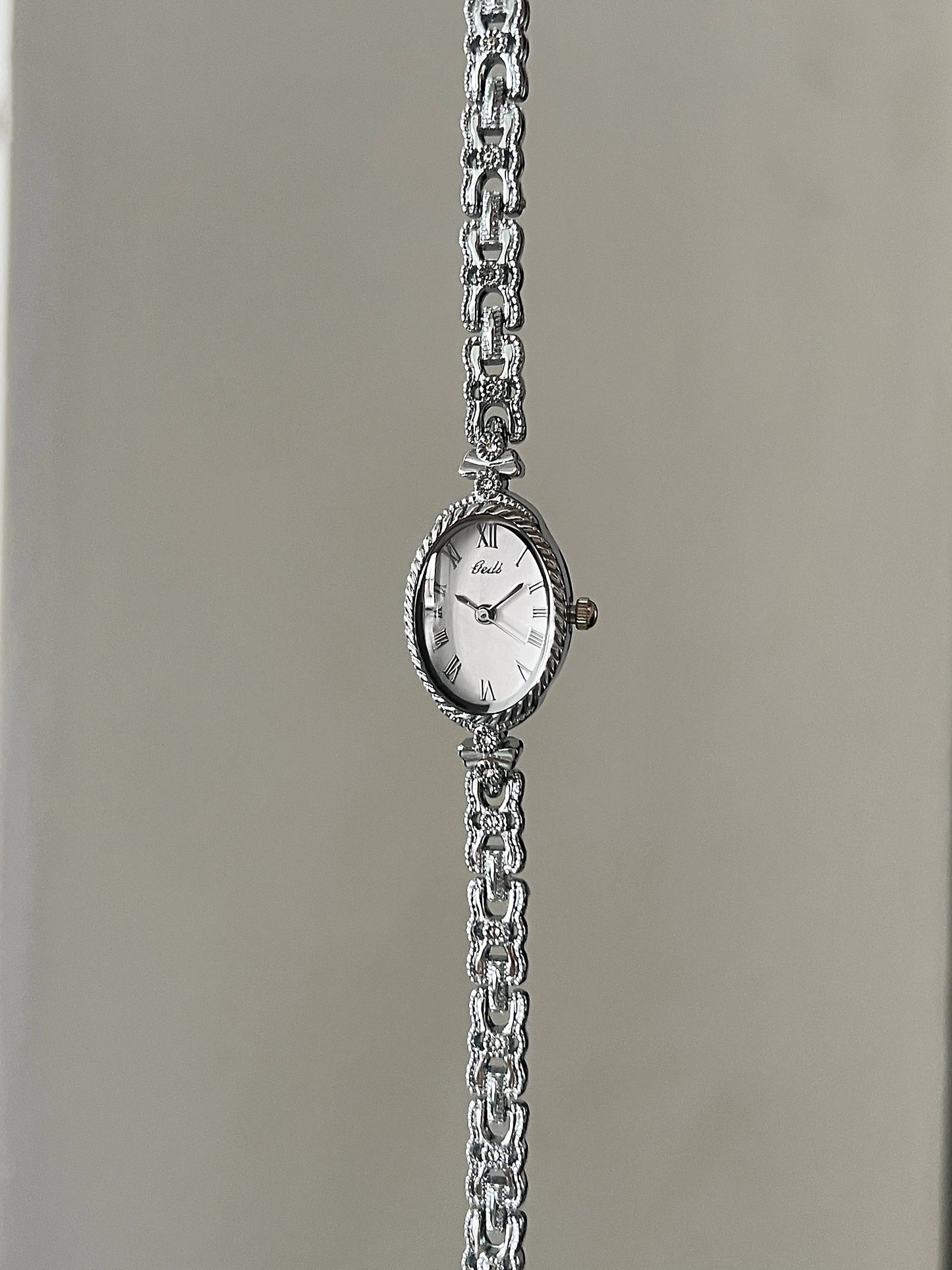 2025 NEW Vintage Silver Women's Watches GEDI Roman Numeral Display Oval Dial Woman's Quartz Wristwatch Clock Gift Accessories
