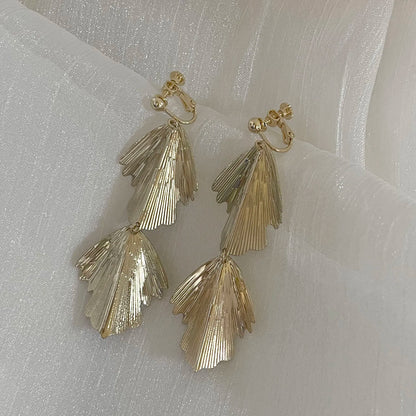 Korean Temperament Gold Color Butterfly Earrings Fashion Simple Hollow Out Geometric Clip on Earrings for Women Without Piercing