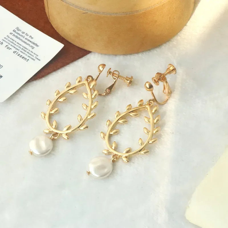 Korean Temperament Gold Color Butterfly Earrings Fashion Simple Hollow Out Geometric Clip on Earrings for Women Without Piercing
