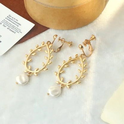 Korean Temperament Gold Color Butterfly Earrings Fashion Simple Hollow Out Geometric Clip on Earrings for Women Without Piercing