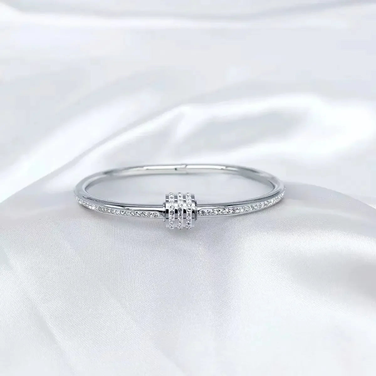 1PC Titanium Steel Stainless Steel Inlaid Zircon Gold Plated Bracelet Classic and Simple Style Bangles for Women Daily Jewelry