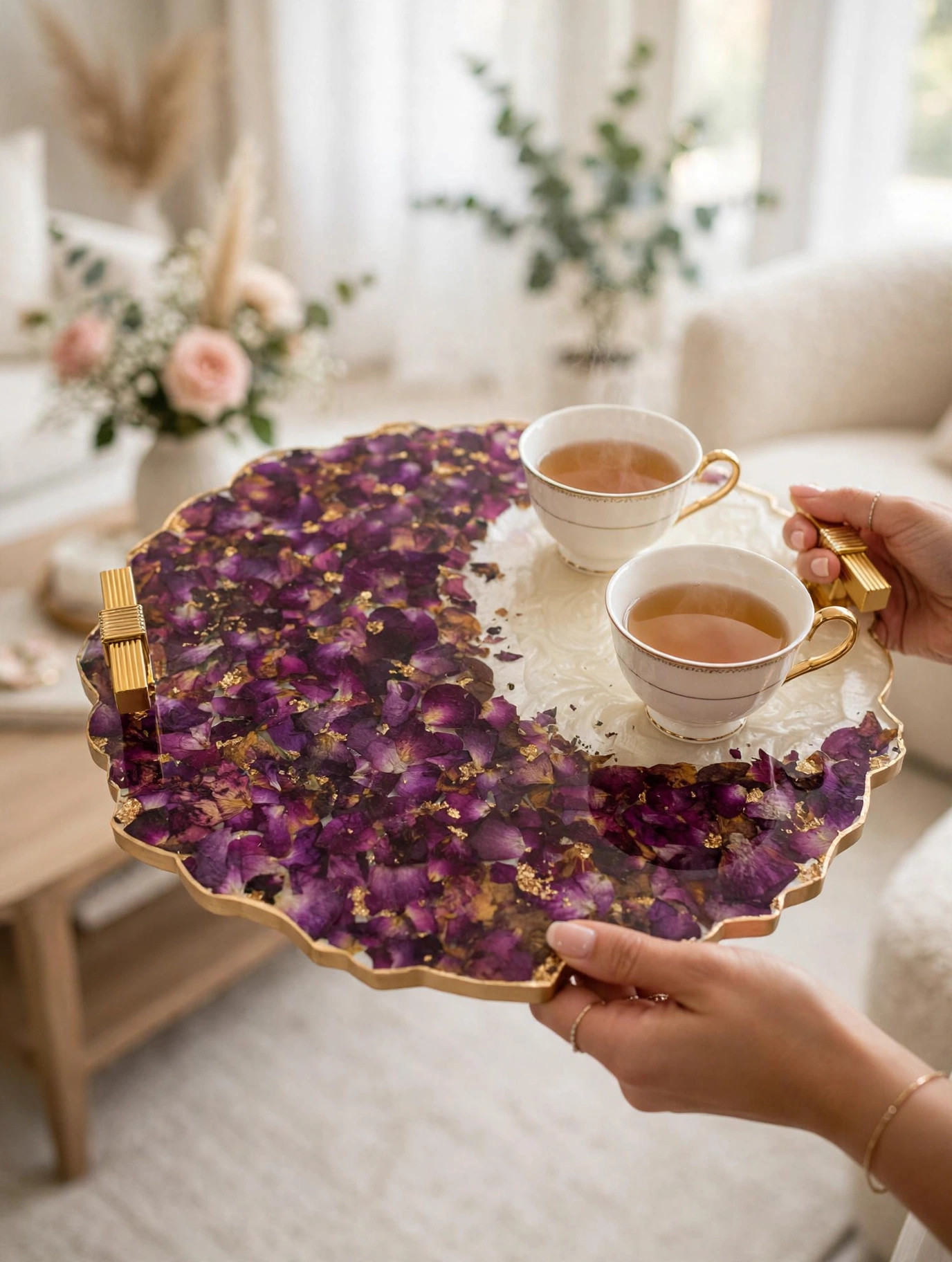 Round Resin Tray with Dried Rose Petals — image 2