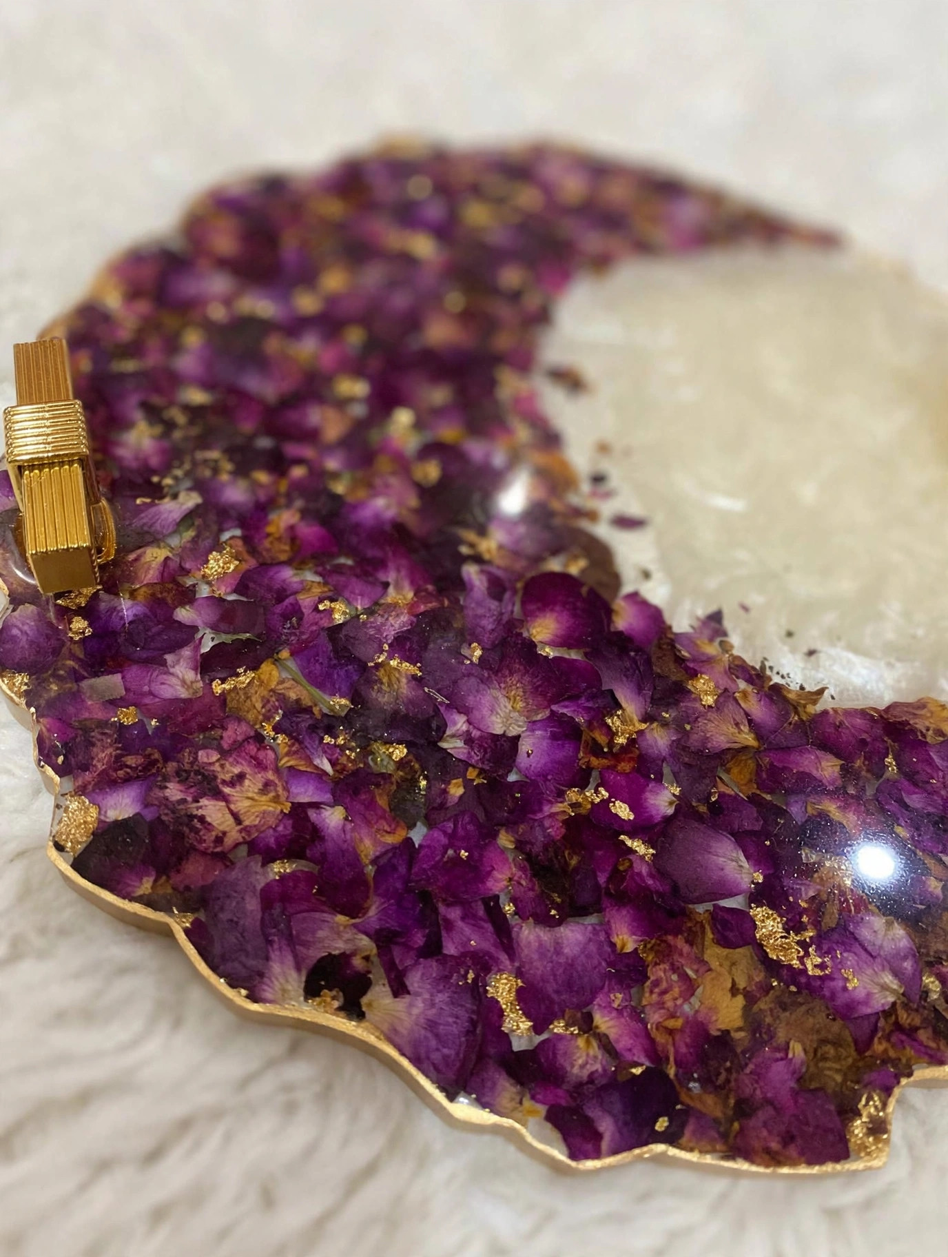 Round Resin Tray with Dried Rose Petals — image 3